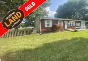 4 bedroom, 2 bath, basement, garage, fenced yard, Liberty school district. 4 bedroom, 2 bath, basement, garage, fenced yard, Liberty school district.