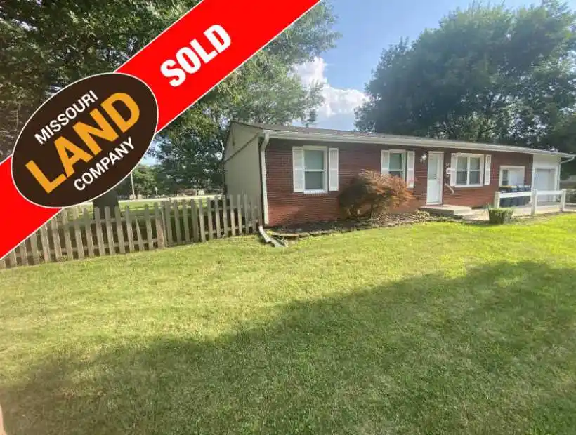 4 bedroom, 2 bath, basement, garage, fenced yard, Liberty school district. 