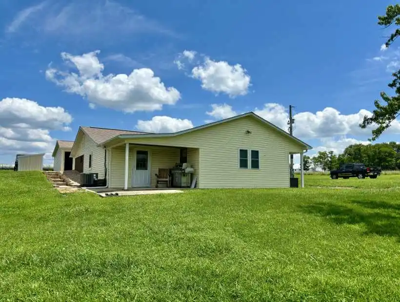 8851 East Road, Mountain Grove, Missouri 65711, 2 Bedrooms Bedrooms, ,1 BathroomBathrooms,Farm,Sold,East Road,5987