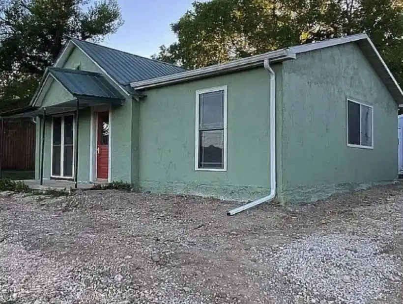 39 North Main Ave, Summersville, Missouri 65571, 2 Bedrooms Bedrooms, ,1 BathroomBathrooms,House,Inactive,North Main Ave,5997