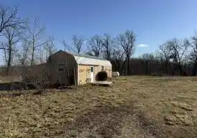 11684 Forest Dr, Versailles, Missouri 65084, 1 Bedroom Bedrooms, ,1 BathroomBathrooms,House with Acreage,Sold,Forest Dr,6075