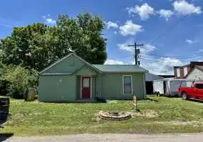 39 North Main St., Summersville, Missouri 65571, 2 Bedrooms Bedrooms, 0 ,1 BathroomBathrooms,House,Inactive,North Main St.,0,6130 39 North Main St., Summersville, Missouri 65571, 2 Bedrooms Bedrooms, 0 ,1 BathroomBathrooms,House,Inactive,North Main St.,0,6130