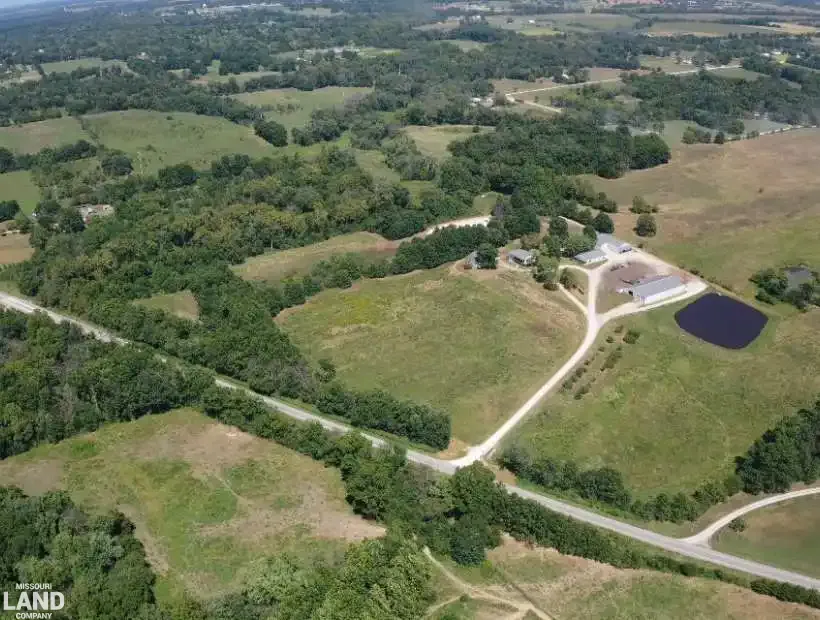 10556 NE Highway E, Windsor, Missouri 65360, 6 Bedrooms Bedrooms, 0 ,3 BathroomsBathrooms,House with Acreage,Active,NE Highway E,0,6142